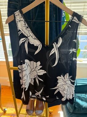 Halogen Black and White Floral V-Neck Camisole